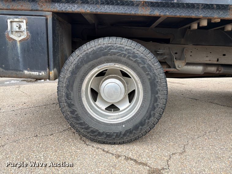 image for item FK3102 2001 Ford F350 Super Duty Crew Cab flatbed pickup truck