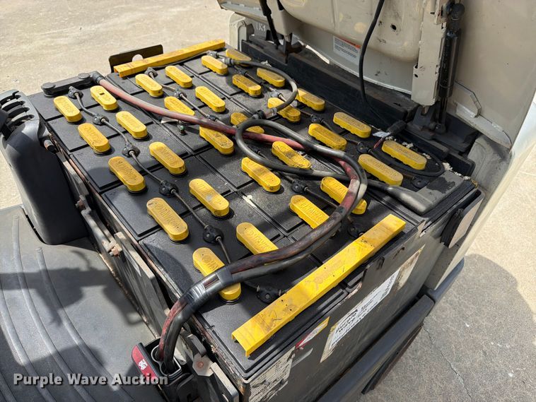 image for item FK3107 Crown FC4510-50 forklift
