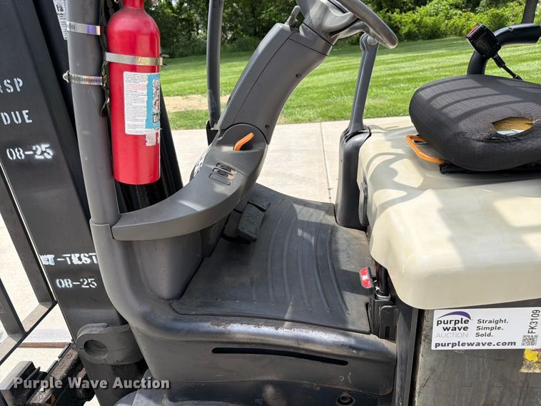 image for item FK3109 Crown FC4510-50 forklift