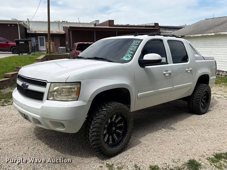 image for item FK3113 2007 Chevrolet Avalanche Crew Cab pickup truck