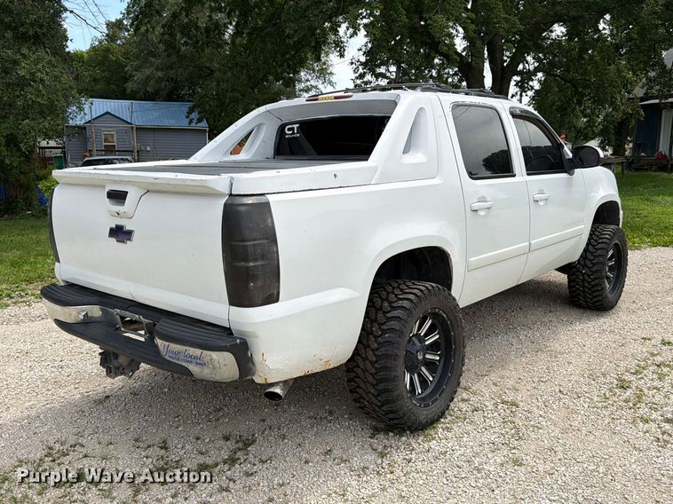 image for item FK3113 2007 Chevrolet Avalanche Crew Cab pickup truck