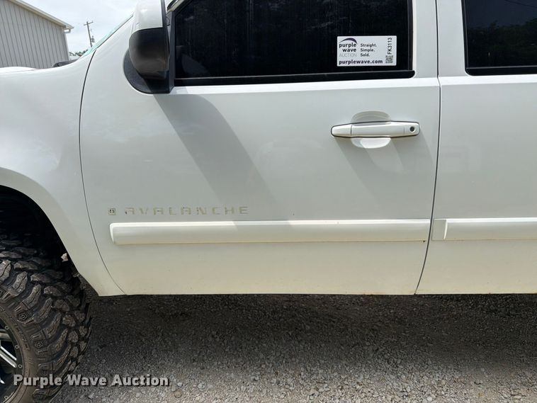 image for item FK3113 2007 Chevrolet Avalanche Crew Cab pickup truck