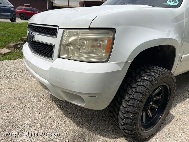 image for item FK3113 2007 Chevrolet Avalanche Crew Cab pickup truck