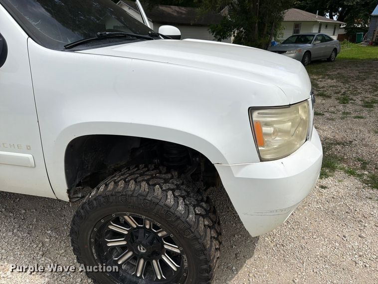 image for item FK3113 2007 Chevrolet Avalanche Crew Cab pickup truck