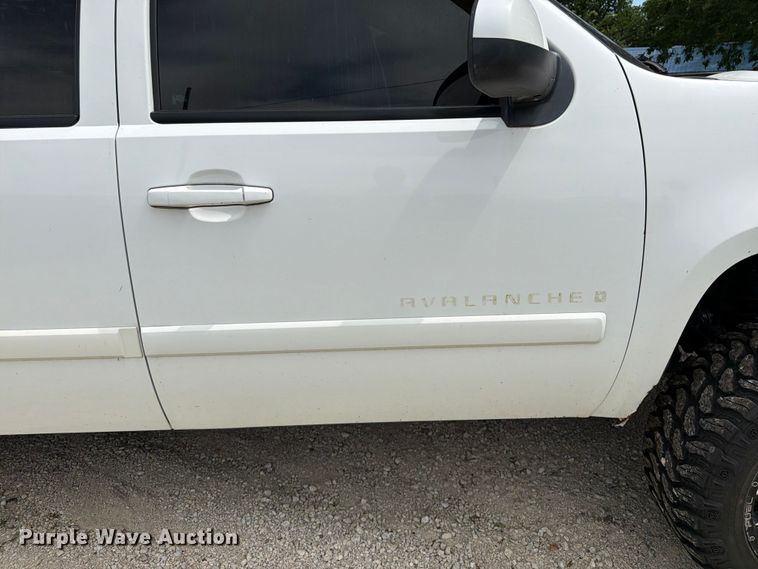 image for item FK3113 2007 Chevrolet Avalanche Crew Cab pickup truck