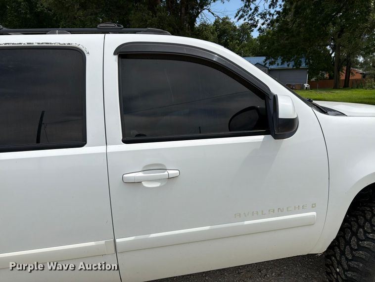image for item FK3113 2007 Chevrolet Avalanche Crew Cab pickup truck