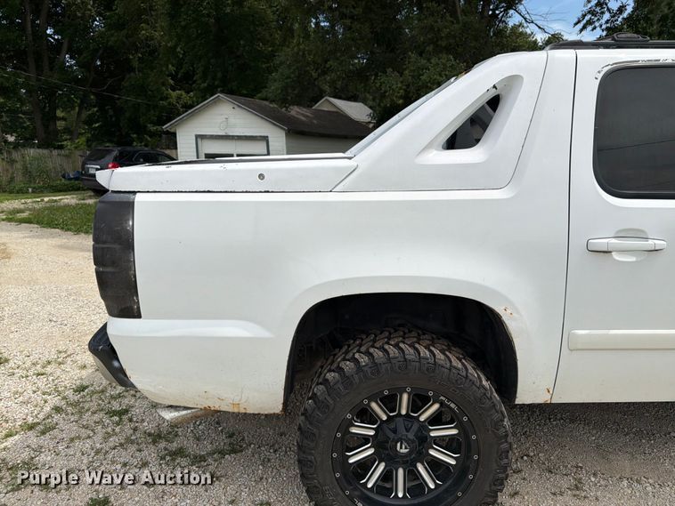 image for item FK3113 2007 Chevrolet Avalanche Crew Cab pickup truck