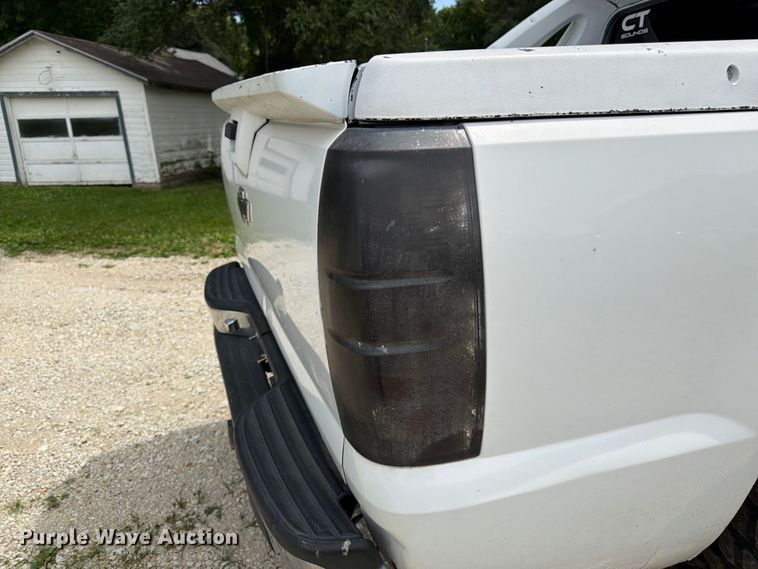 image for item FK3113 2007 Chevrolet Avalanche Crew Cab pickup truck