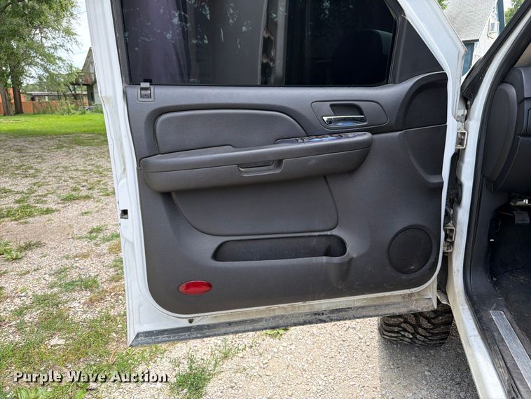 image for item FK3113 2007 Chevrolet Avalanche Crew Cab pickup truck