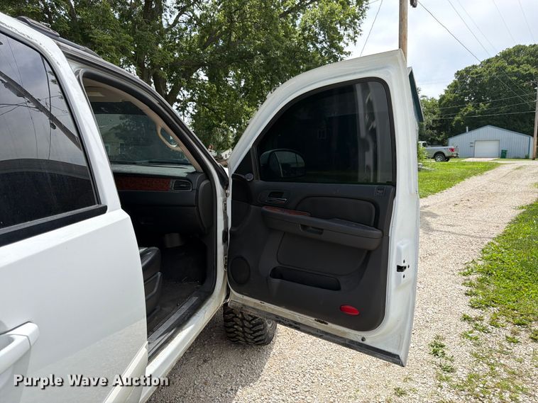 image for item FK3113 2007 Chevrolet Avalanche Crew Cab pickup truck