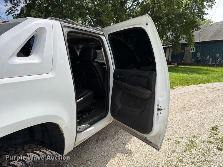 image for item FK3113 2007 Chevrolet Avalanche Crew Cab pickup truck