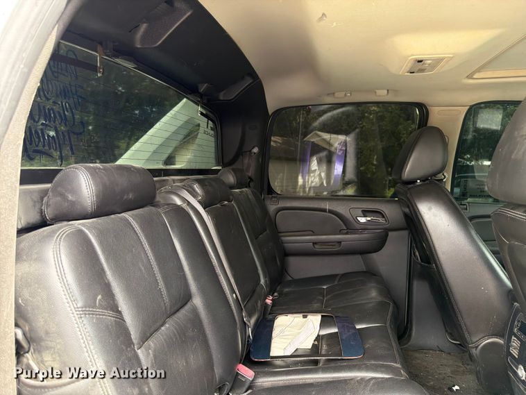 image for item FK3113 2007 Chevrolet Avalanche Crew Cab pickup truck