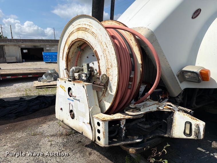 image for item FK4054 2007 Peterbilt 357 sewer jetter truck