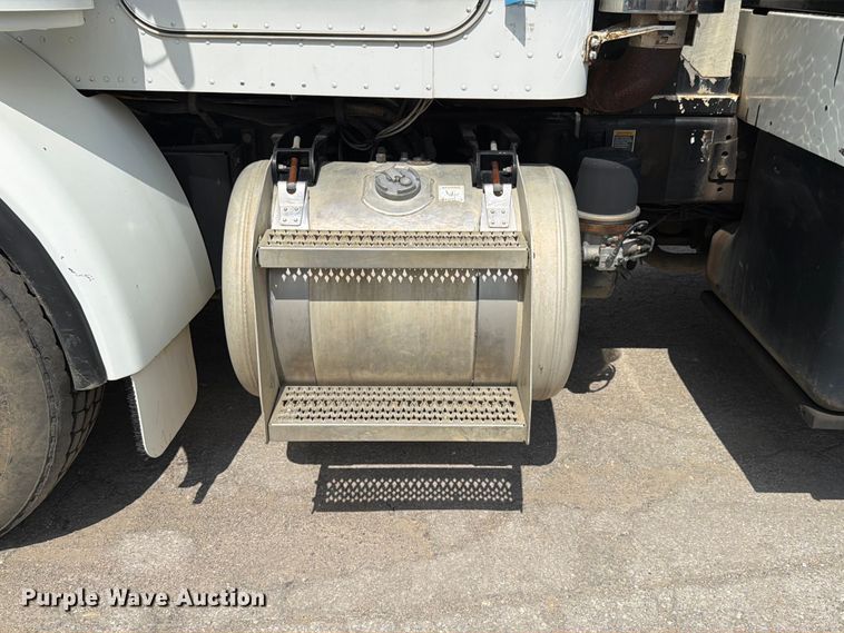 image for item FK4054 2007 Peterbilt 357 sewer jetter truck