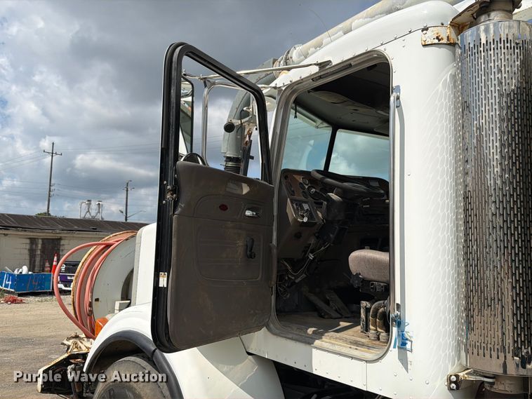 image for item FK4054 2007 Peterbilt 357 sewer jetter truck
