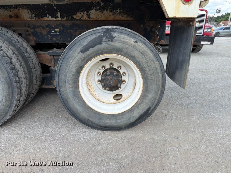 image for item FK4054 2007 Peterbilt 357 sewer jetter truck