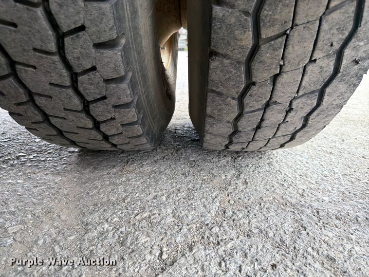 image for item FK4054 2007 Peterbilt 357 sewer jetter truck
