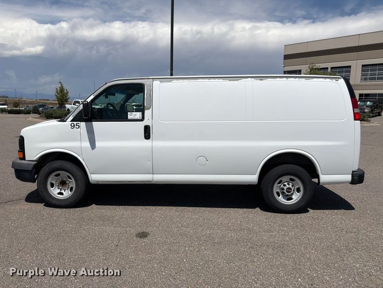 image for item FM7535 2009 GMC Savana G2500 van