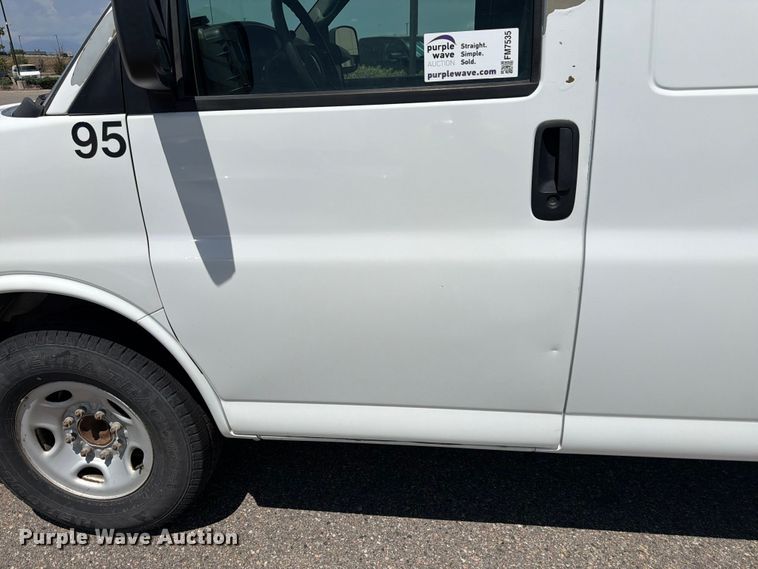image for item FM7535 2009 GMC Savana G2500 van