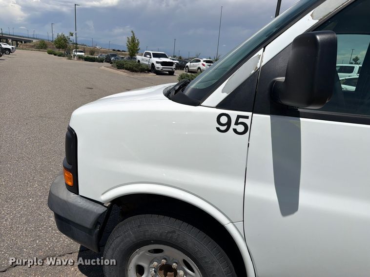 image for item FM7535 2009 GMC Savana G2500 van