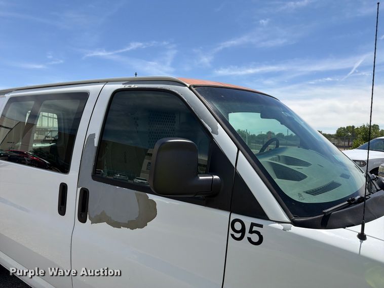 image for item FM7535 2009 GMC Savana G2500 van