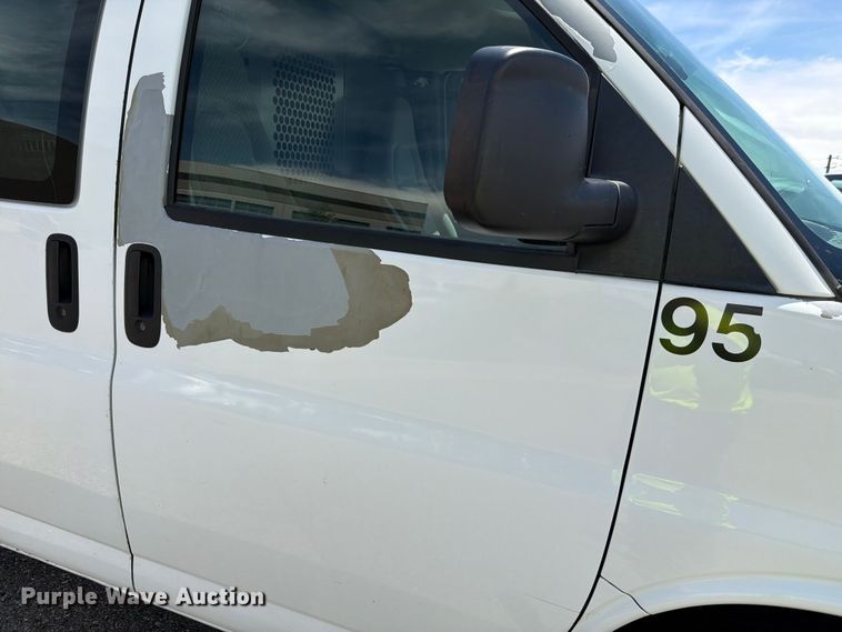 image for item FM7535 2009 GMC Savana G2500 van