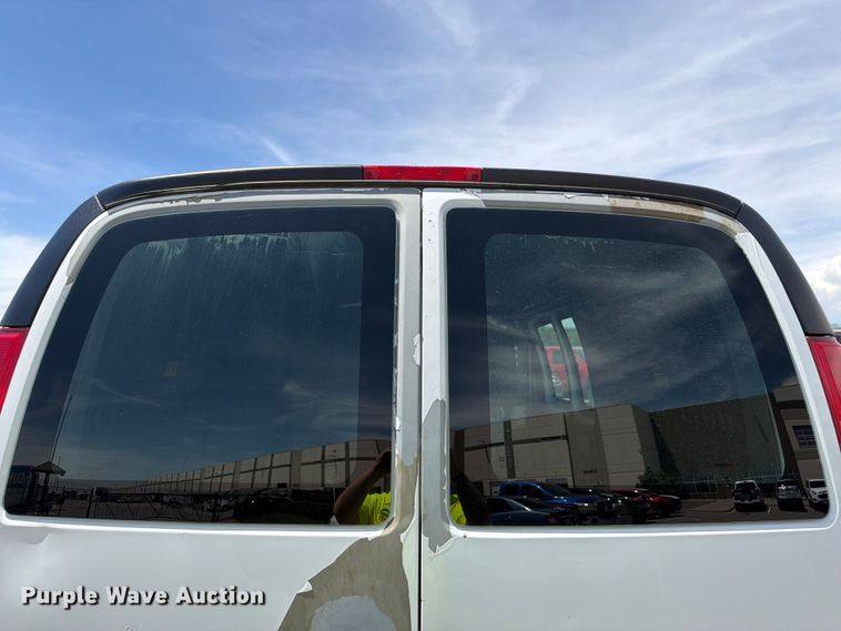 image for item FM7535 2009 GMC Savana G2500 van
