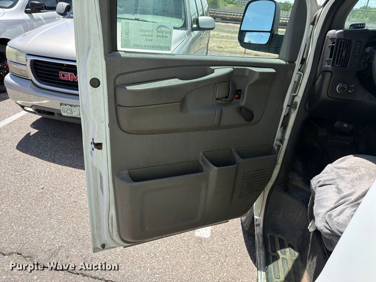 image for item FM7535 2009 GMC Savana G2500 van