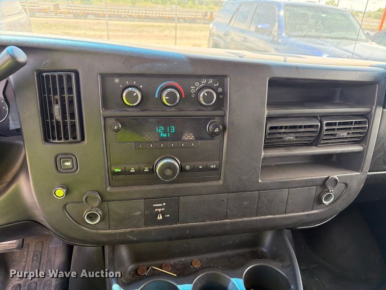 image for item FM7535 2009 GMC Savana G2500 van