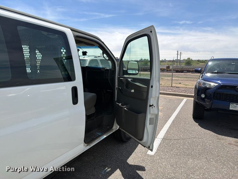 image for item FM7535 2009 GMC Savana G2500 van