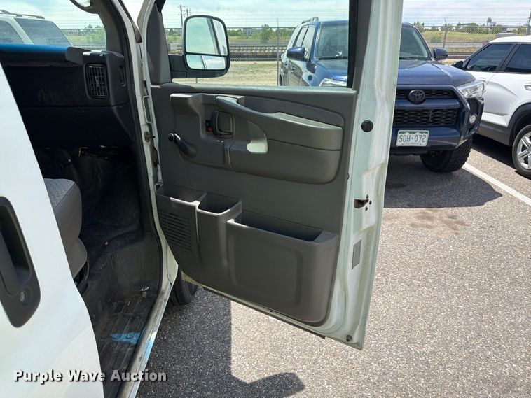 image for item FM7535 2009 GMC Savana G2500 van