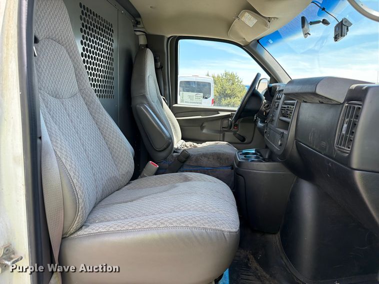image for item FM7535 2009 GMC Savana G2500 van