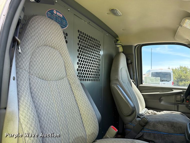 image for item FM7535 2009 GMC Savana G2500 van