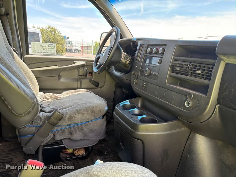 image for item FM7535 2009 GMC Savana G2500 van