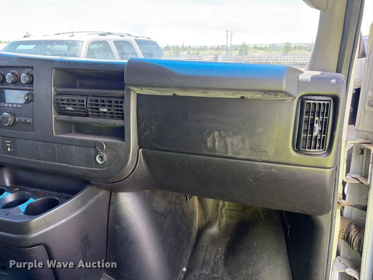 image for item FM7535 2009 GMC Savana G2500 van