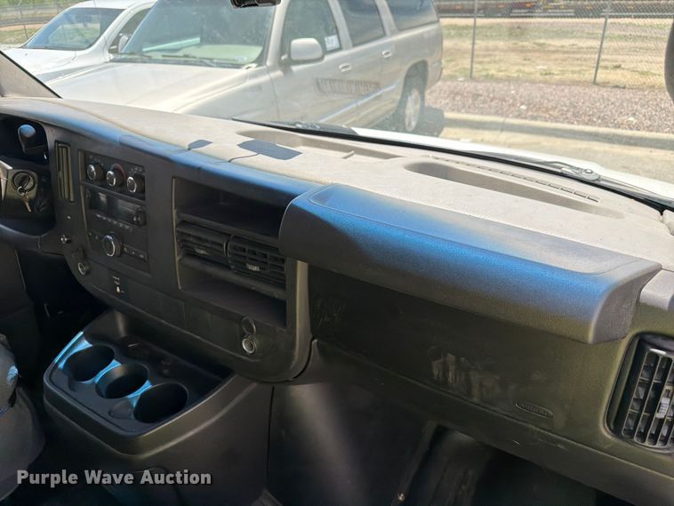 image for item FM7535 2009 GMC Savana G2500 van
