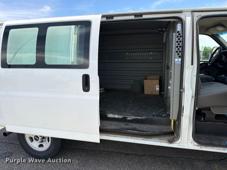 image for item FM7535 2009 GMC Savana G2500 van