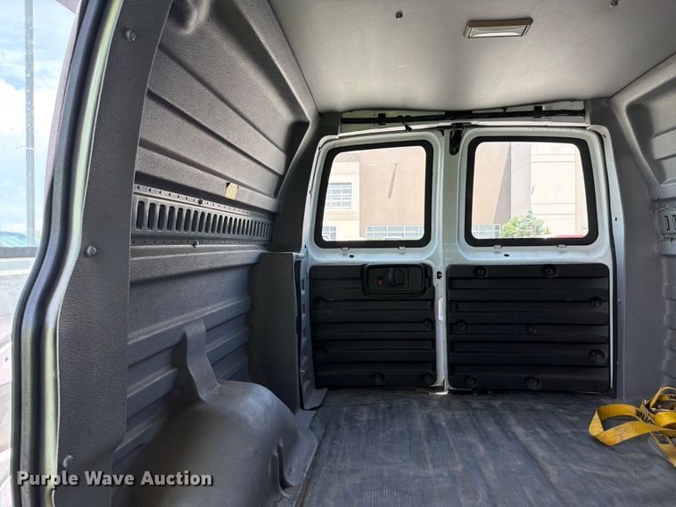 image for item FM7535 2009 GMC Savana G2500 van