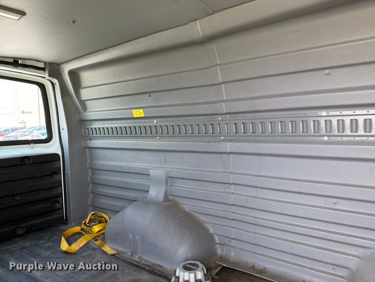 image for item FM7535 2009 GMC Savana G2500 van