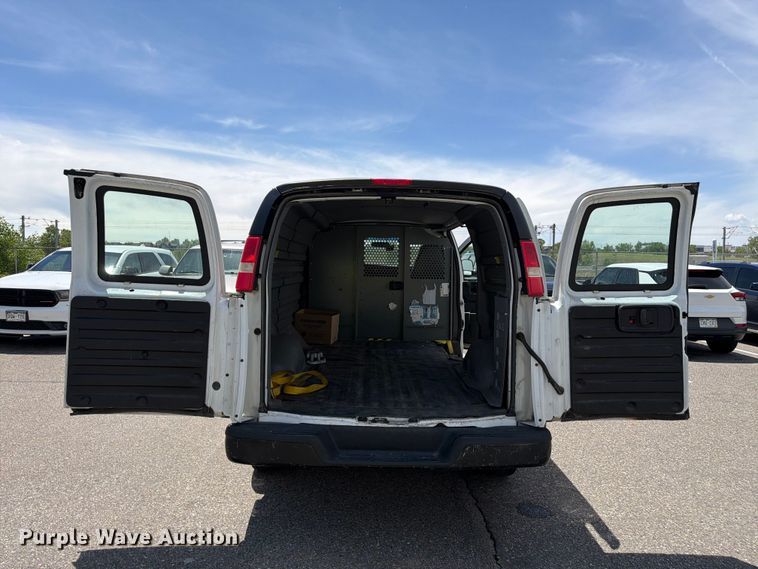 image for item FM7535 2009 GMC Savana G2500 van