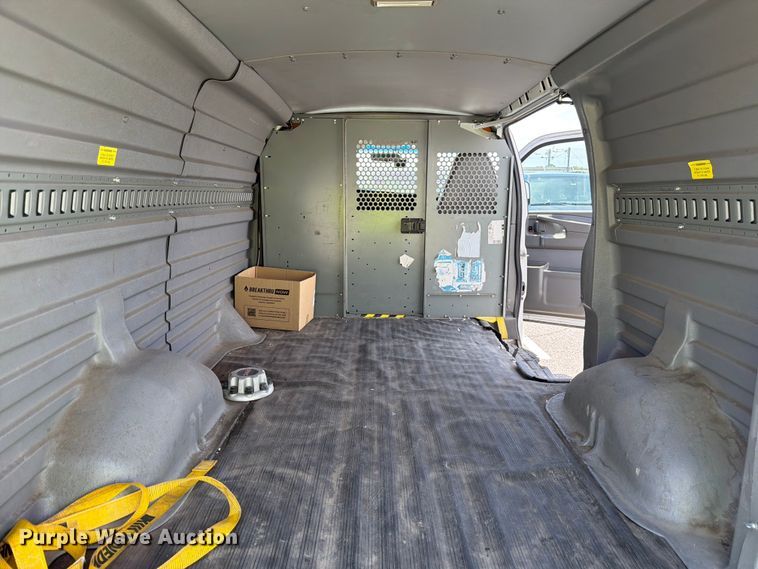 image for item FM7535 2009 GMC Savana G2500 van