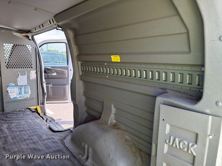 image for item FM7535 2009 GMC Savana G2500 van
