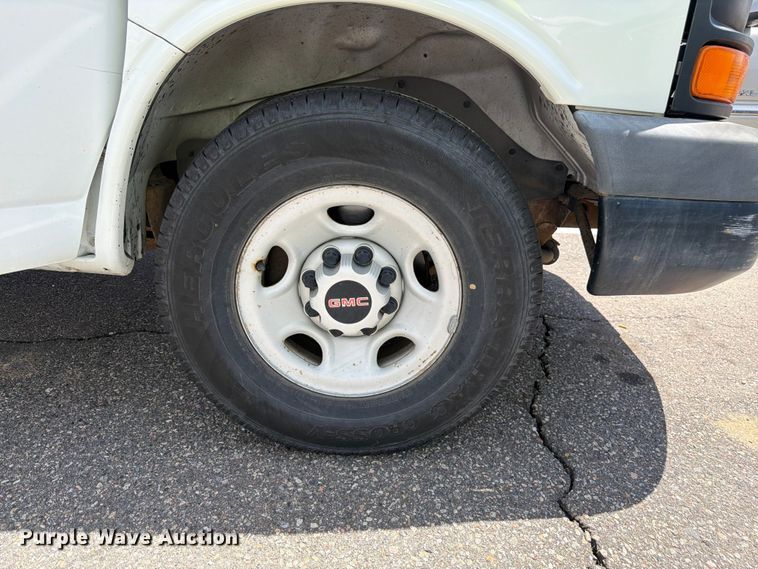 image for item FM7535 2009 GMC Savana G2500 van