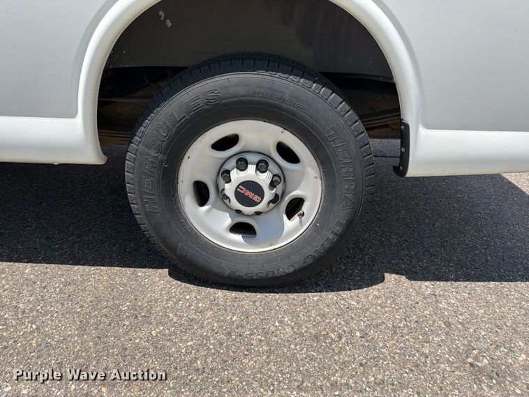 image for item FM7535 2009 GMC Savana G2500 van