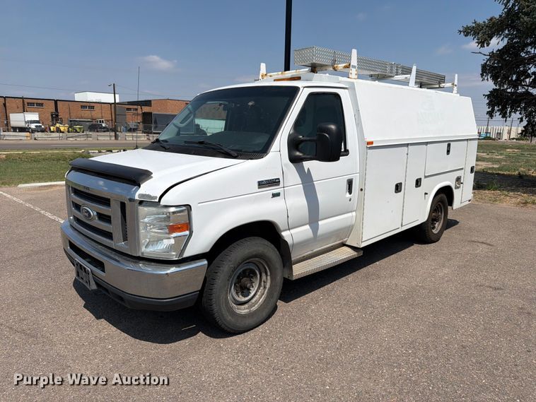 2016 Ford E350 Super Duty utility van