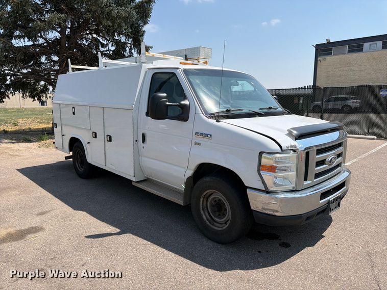 image for item FM7555 2016 Ford E350 Super Duty utility van