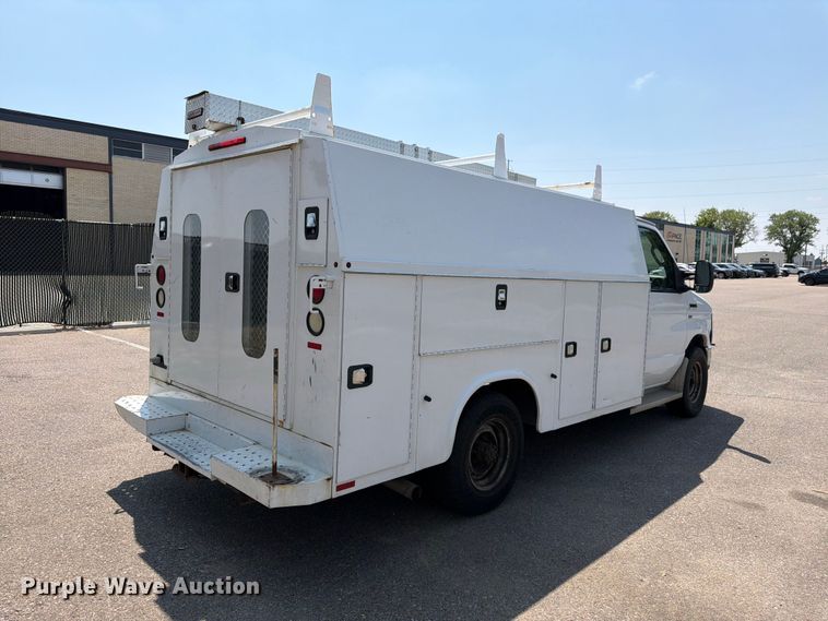 image for item FM7555 2016 Ford E350 Super Duty utility van