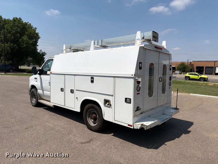 image for item FM7555 2016 Ford E350 Super Duty utility van
