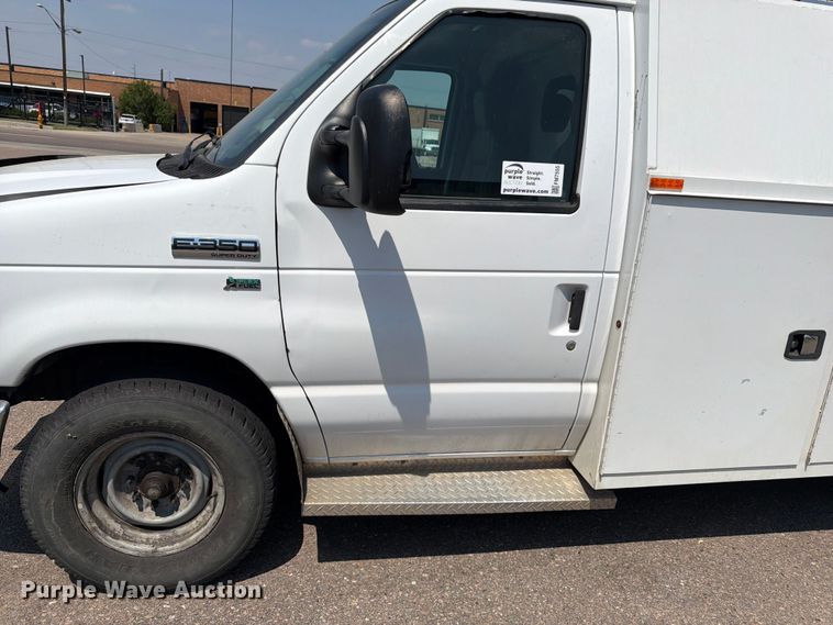 image for item FM7555 2016 Ford E350 Super Duty utility van
