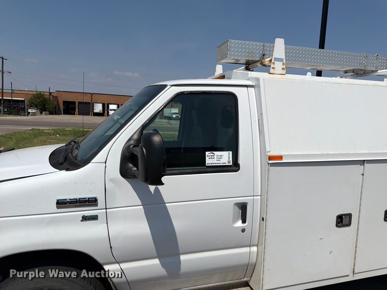 image for item FM7555 2016 Ford E350 Super Duty utility van